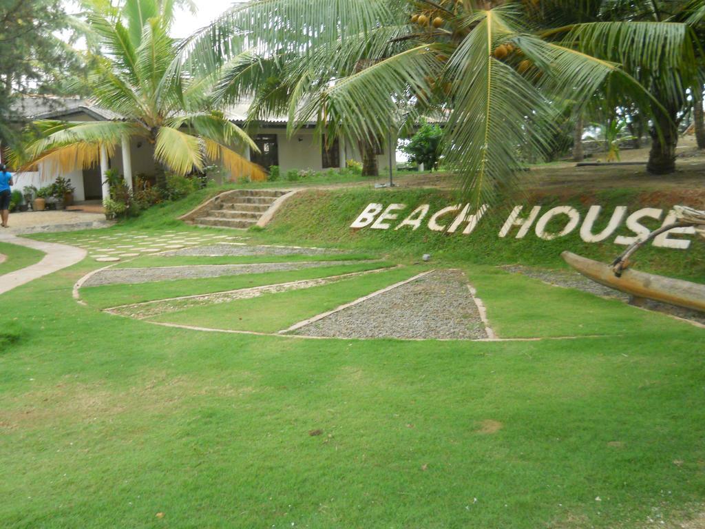 Beach House Negombo Esterno foto